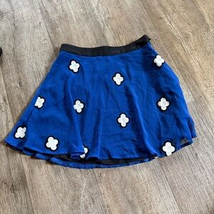 BCBGeneration Embroidered Mini Skirt Electric Blue Sz 2
White flower embroidered